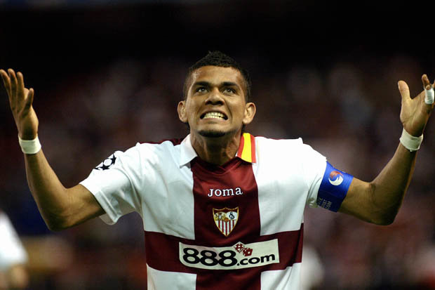 Hậu vệ phải hay nhất thế giới bắt đầu câu chuyện tại Sevilla