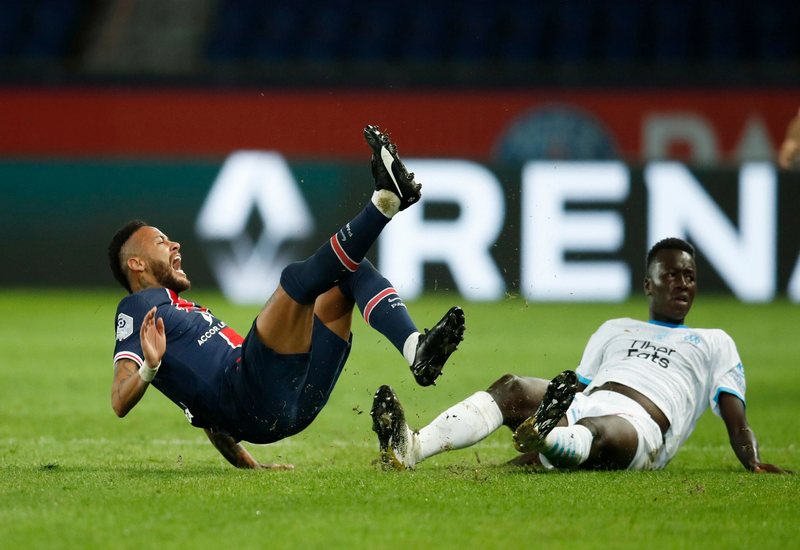 Neymar ăn vạ và tình huống gây sốc trong lịch sử World Cup
