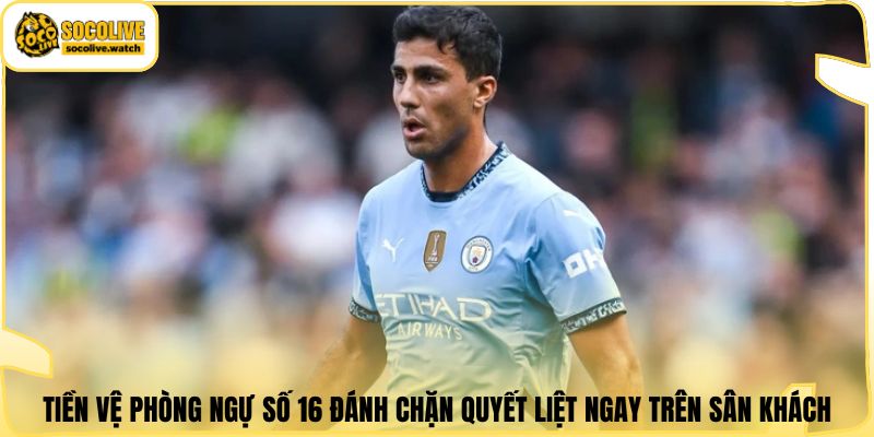 Tiền vệ phòng ngự số 16 đánh chặn quyết liệt ngay trên sân khách